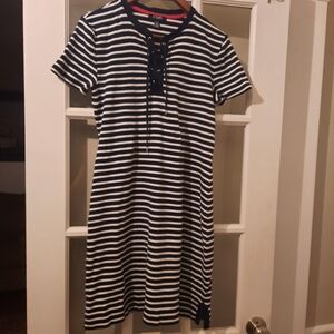 CHAPS size large, navy blue and white striped Fred